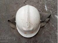 Стара пожарникарска каска