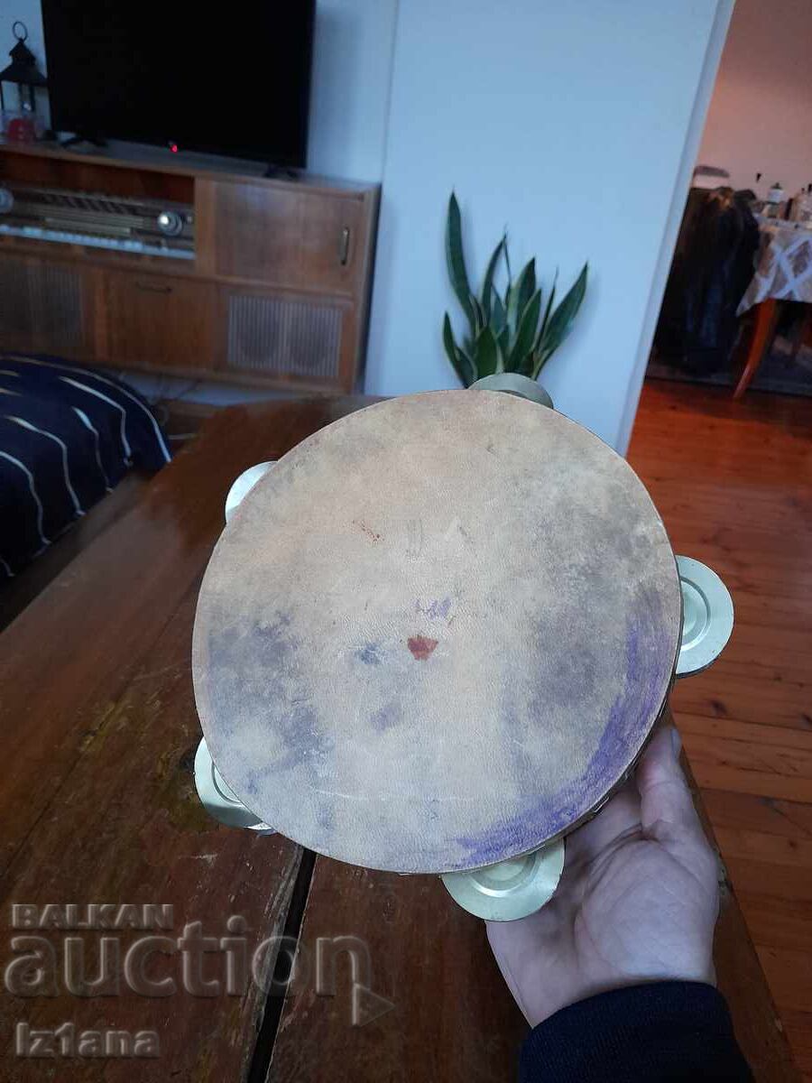 Старо дайре с цена 55.00 лв. | € 28.12 Старо дайре с цена 55.00 лв. | € 28.12