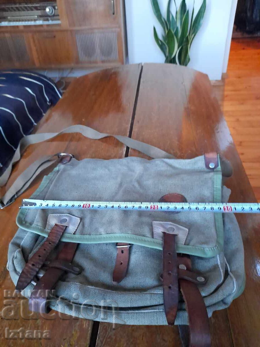 Geantă veche de pânză cu preț 37.00 BGN | € 18.92