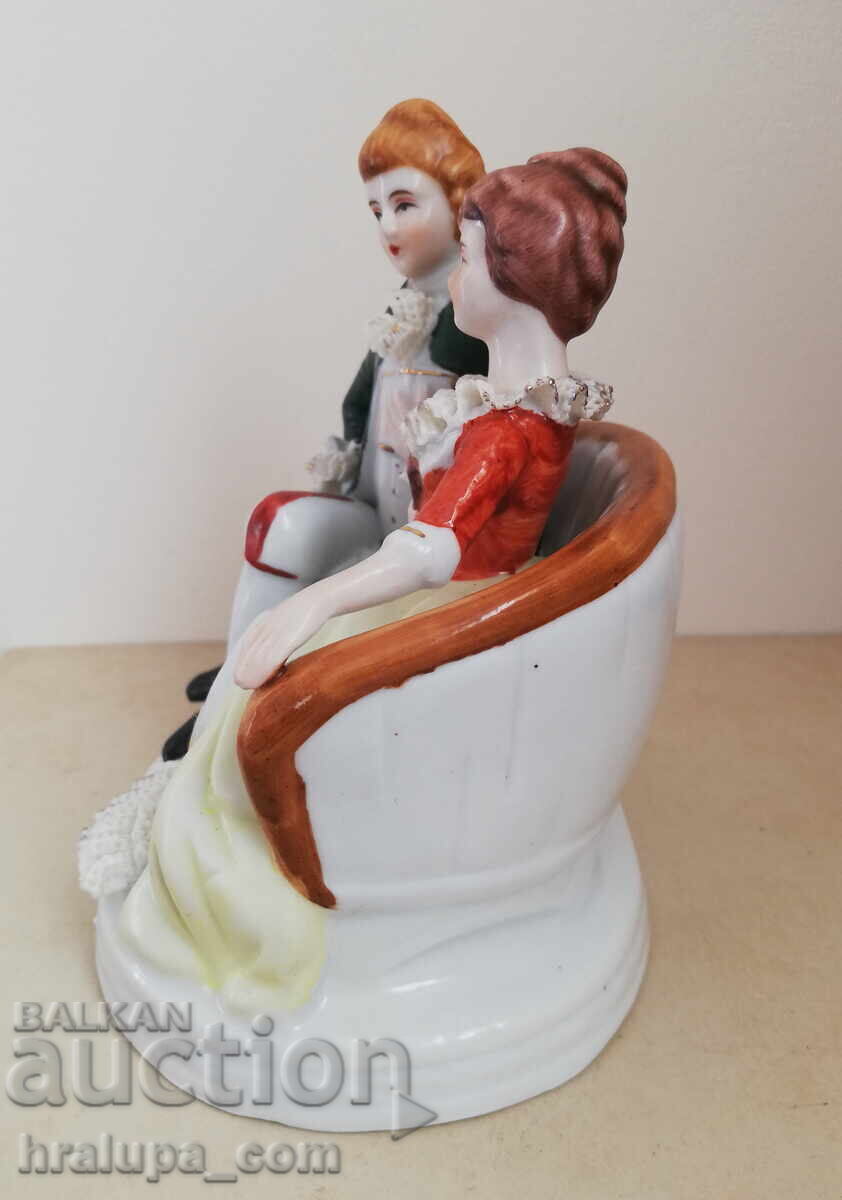 Стара порцеланова фигура с цена 10.00 лв. | € 5.11 Стара порцеланова фигура с цена 10.00 лв. | € 5.11