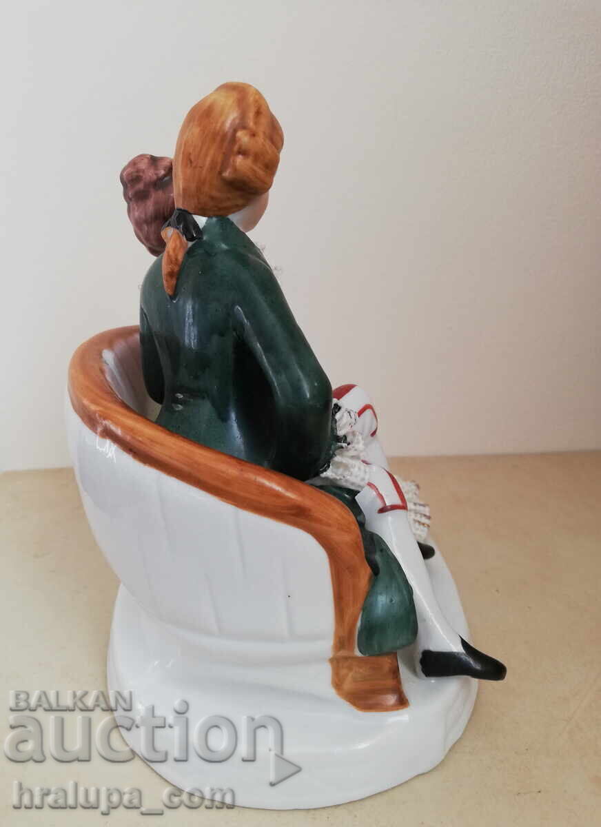 Доставка на Стара порцеланова фигура Доставка на Стара порцеланова фигура