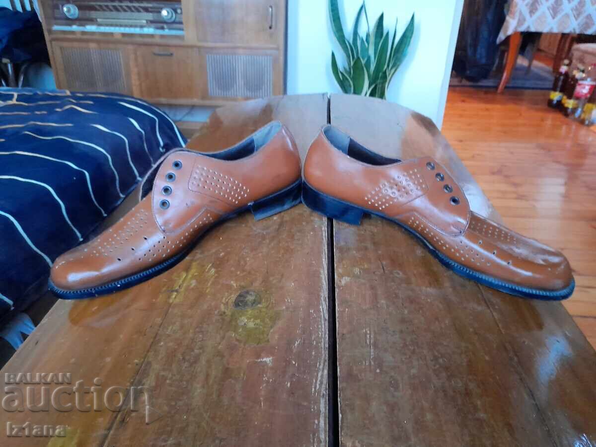 Pantofi Cebo vechi cu preț 32.00 BGN | € 16.36