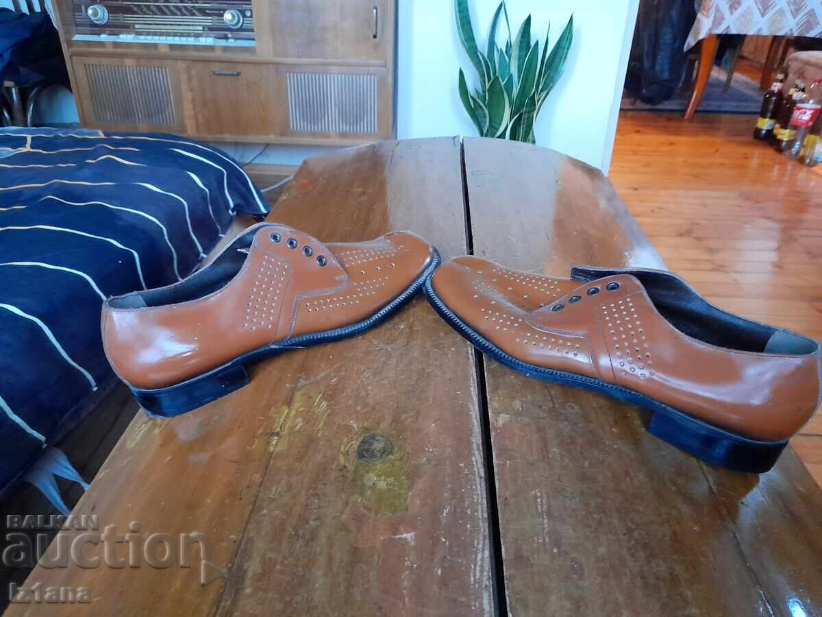 Licitație Pantofi Cebo vechi