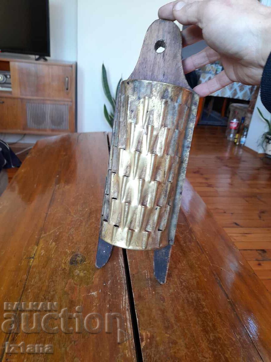 An old kitchen grater with price 45.00 BGN | € 23.01 An old kitchen grater with price 45.00 BGN | € 23.01