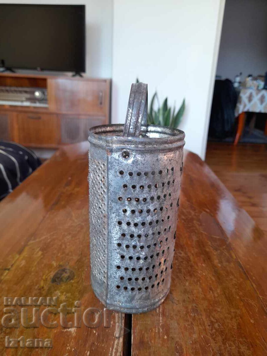 An old kitchen grater with price 17.00 BGN | € 8.69 An old kitchen grater with price 17.00 BGN | € 8.69