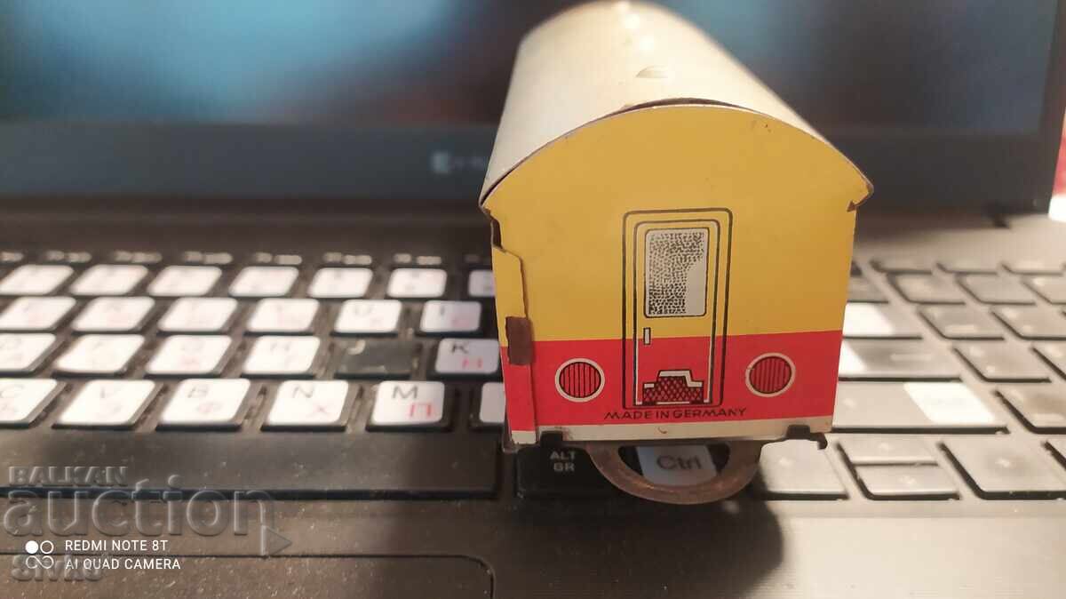 Vagon metalic cu preț 9.99 BGN | € 5.11 Vagon metalic cu preț 9.99 BGN | € 5.11