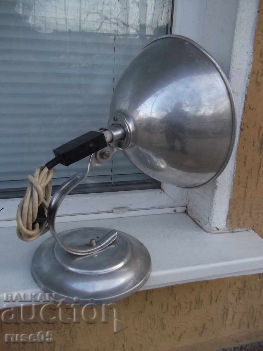 Livrarea Lampa de incalzire medicala "HELLRI GM1990", veche, functionala Livrarea Lampa de incalzire medicala "HELLRI GM1990", veche, functionala