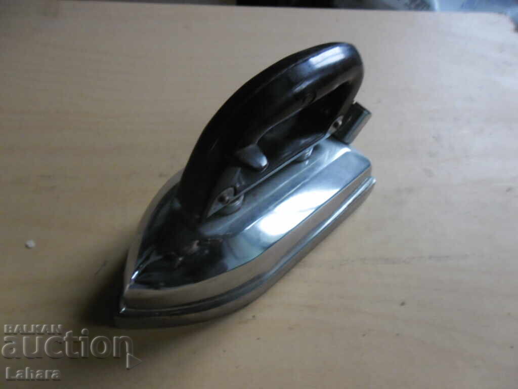 Antique iron with price 12.00 BGN | € 6.14 Antique iron with price 12.00 BGN | € 6.14
