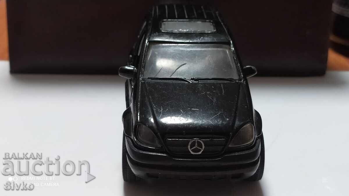 Carucior Benz M. Class cu preț 9.99 BGN | € 5.11