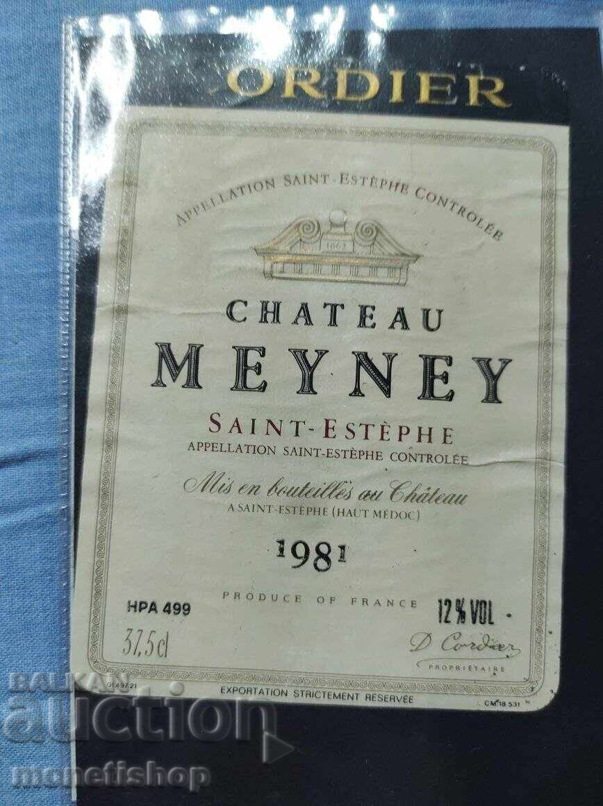 Delivery of We offer a large collection of wine and champagne labels Delivery of We offer a large collection of wine and champagne labels