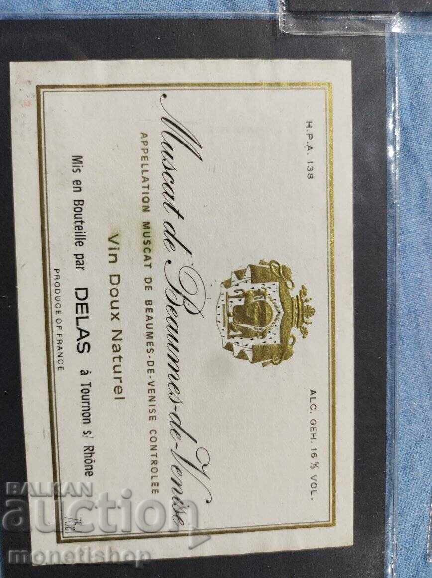 Delivery of We offer a large collection of wine and champagne labels Delivery of We offer a large collection of wine and champagne labels