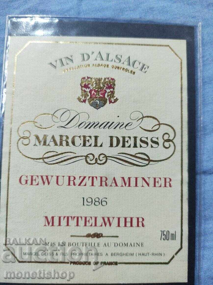 Delivery of We offer a large collection of wine and champagne labels Delivery of We offer a large collection of wine and champagne labels