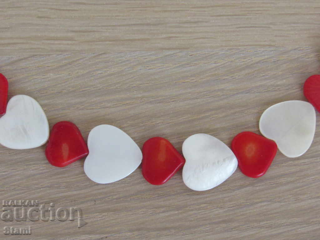 Delivery of Natural red coral and white mother-of-pearl necklace Delivery of Natural red coral and white mother-of-pearl necklace