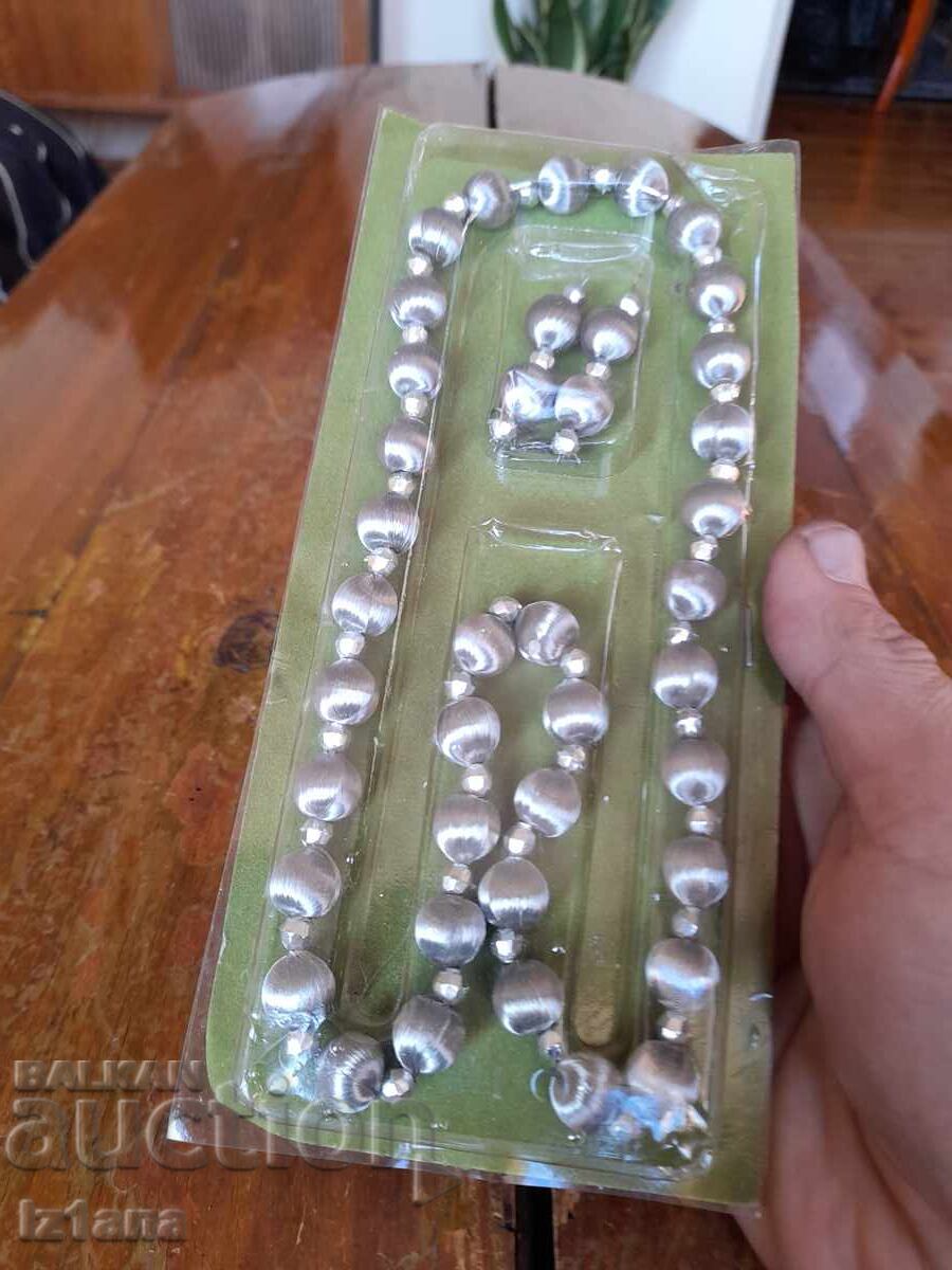 Стар комплект Копринен гердан и обици с цена 45.00 лв. | € 23.01 Стар комплект Копринен гердан и обици с цена 45.00 лв. | € 23.01