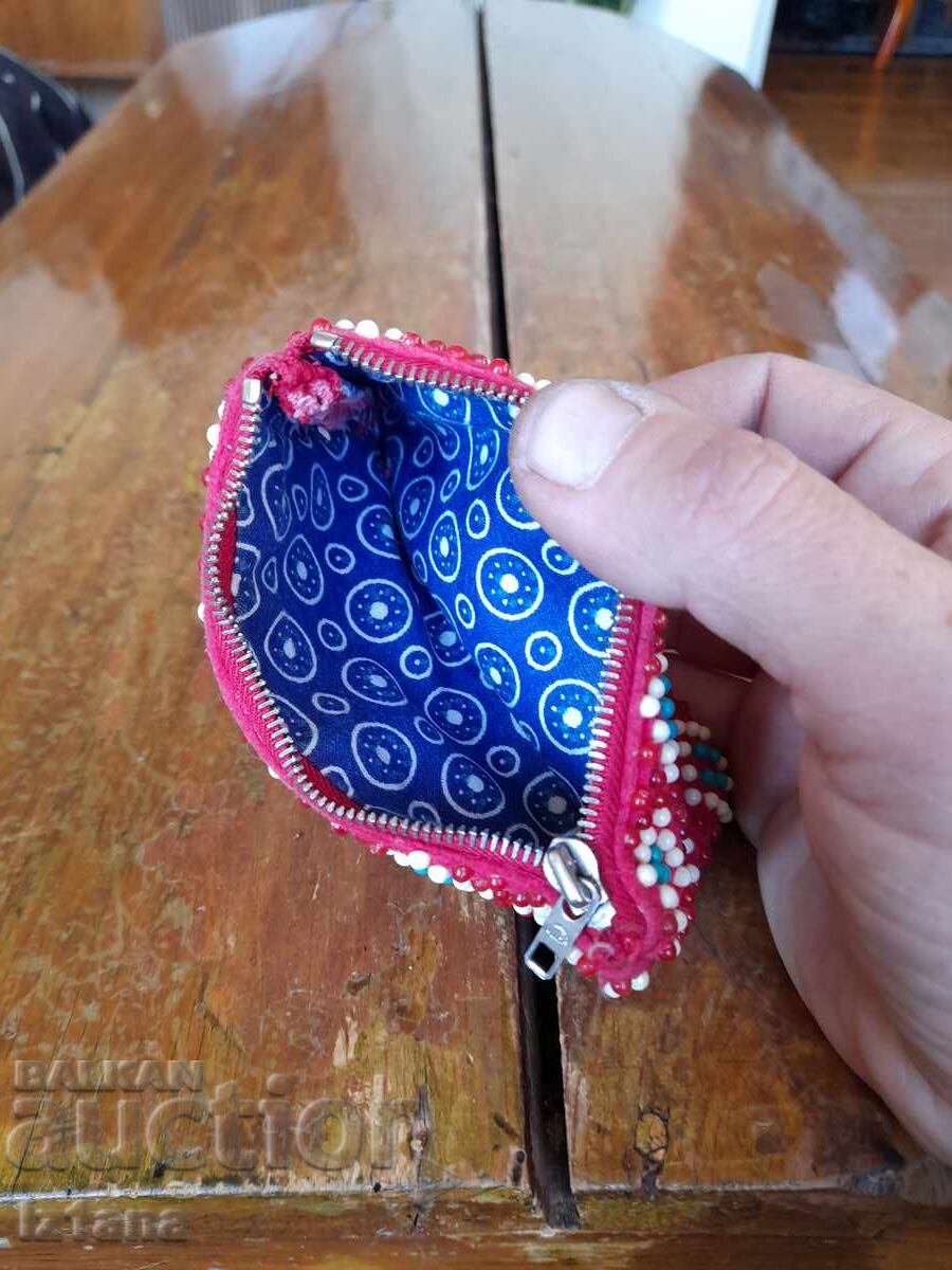Delivery of Old beaded purse Delivery of Old beaded purse