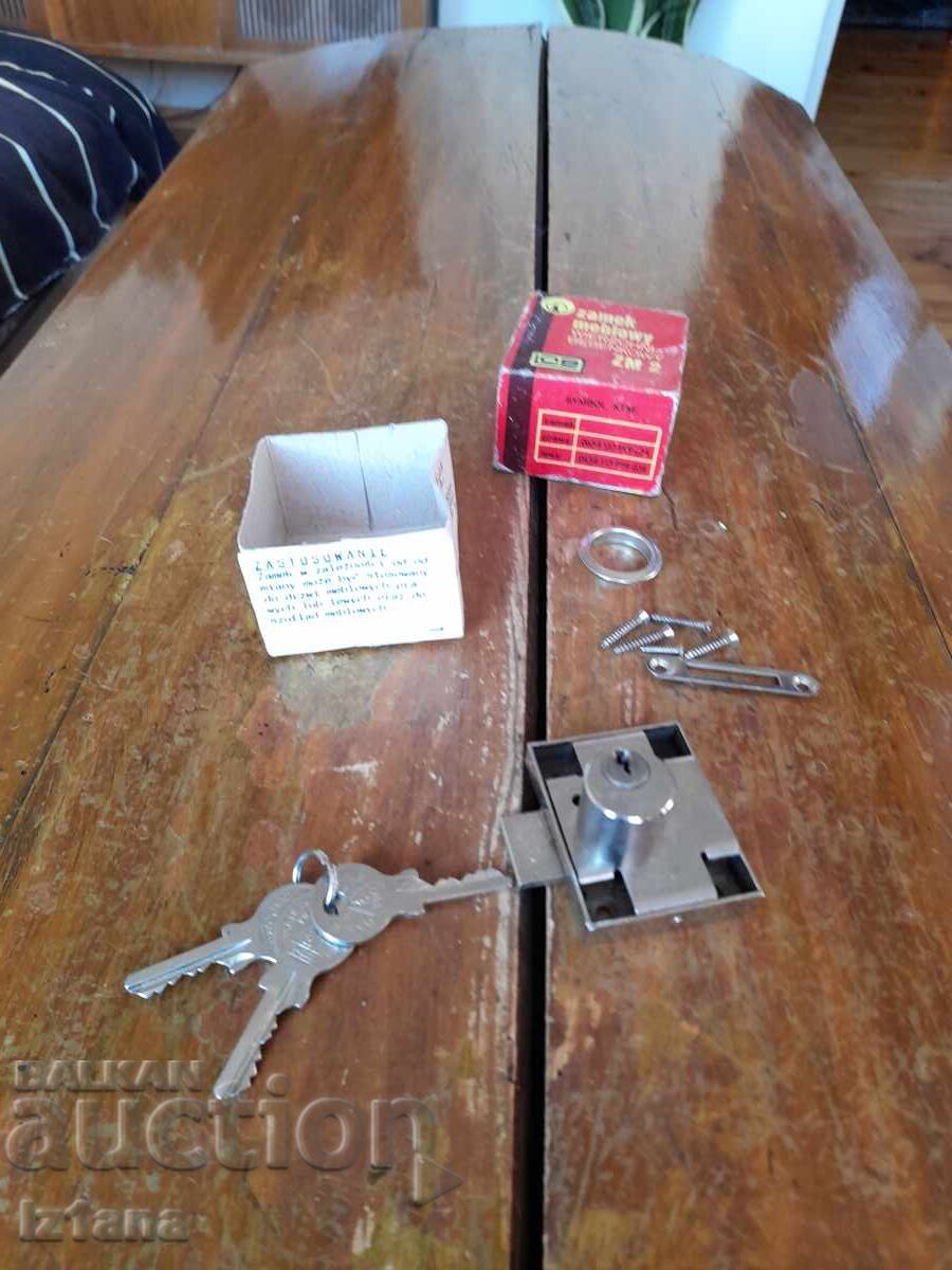 Old lock, lock Zamek, Yeti with price 45.00 BGN | € 23.01 Old lock, lock Zamek, Yeti with price 45.00 BGN | € 23.01