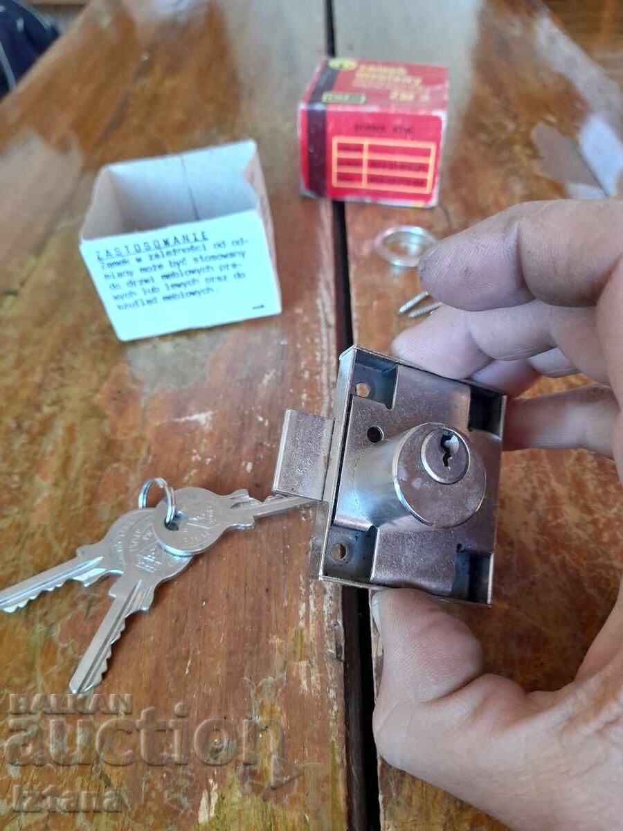 Auction Old lock, lock Zamek, Yeti Auction Old lock, lock Zamek, Yeti