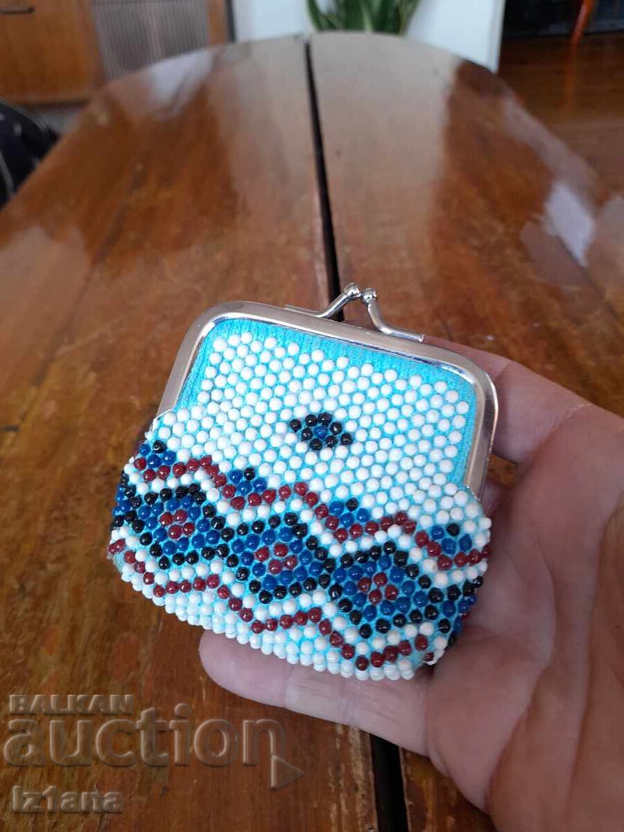 Delivery of Old beaded purse