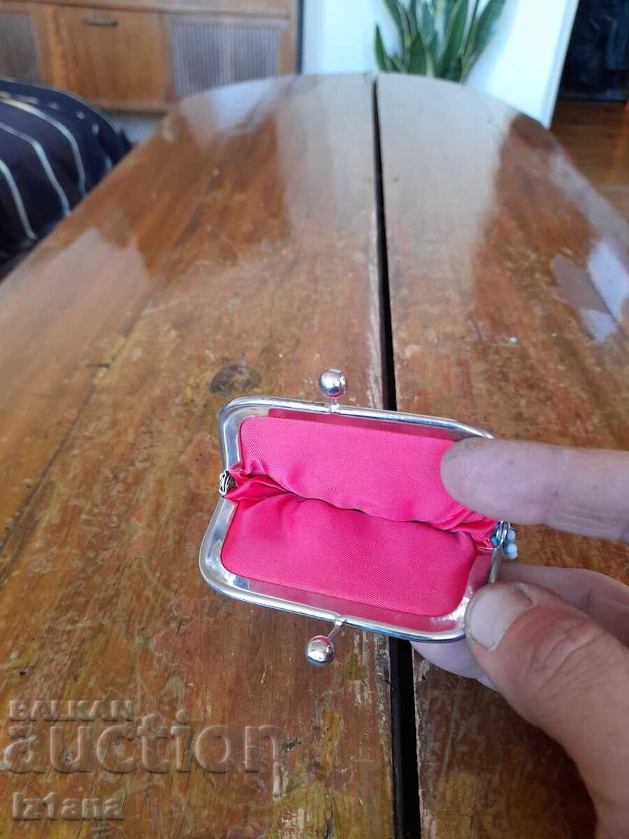 Delivery of Old beaded purse