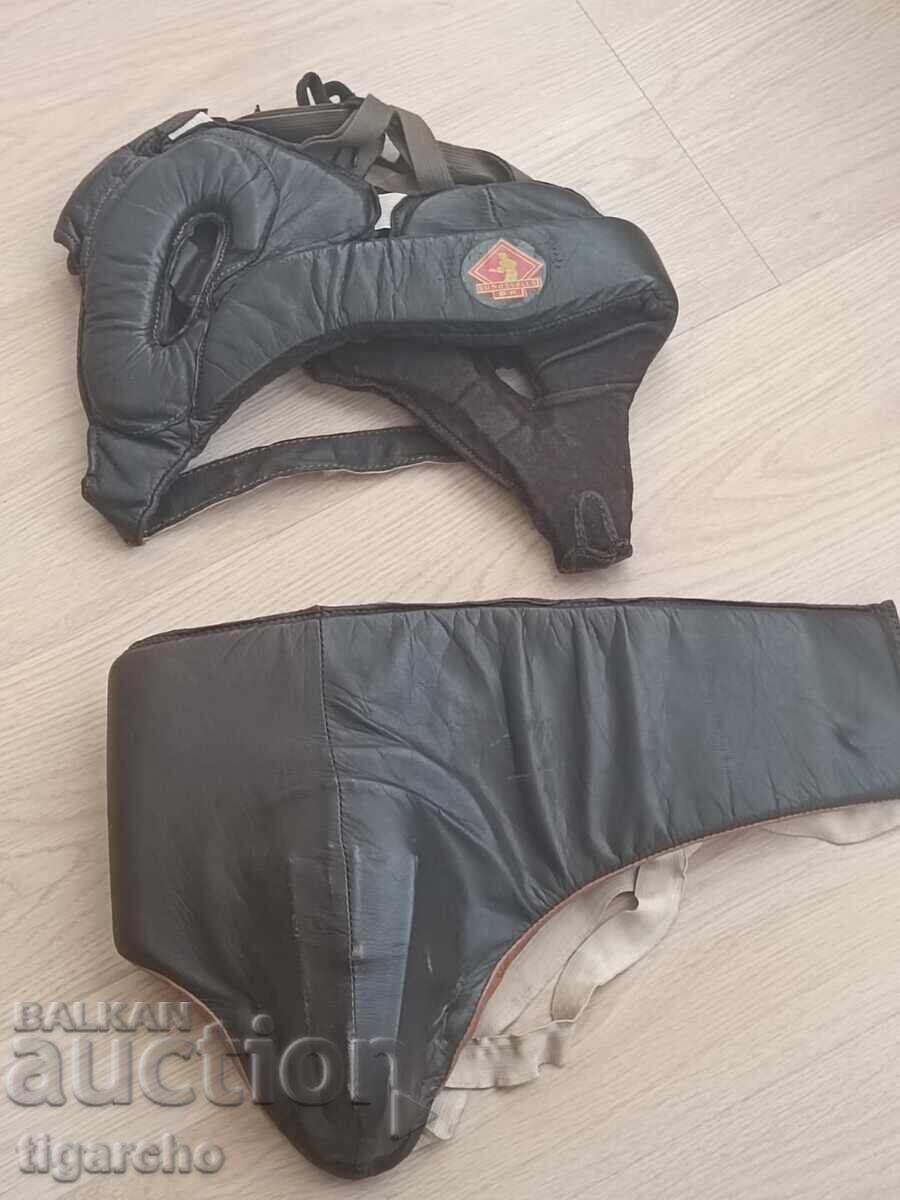 Vechi protectori de arte marțiale cu preț 120.00 BGN | € 61.36