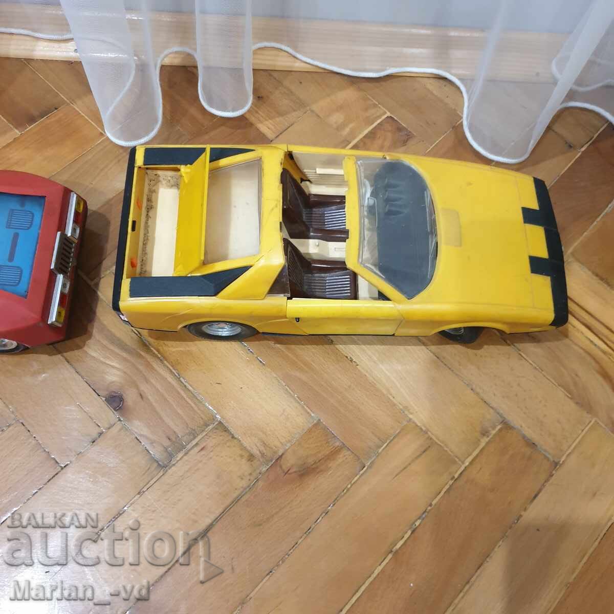 Lot of social plastic carts - 6 Lot of social plastic carts - 6