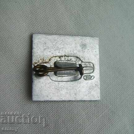 Insigna - 40 de ani de Aeroflot URSS, 1963 cu preț 3.00 BGN | € 1.53 Insigna - 40 de ani de Aeroflot URSS, 1963 cu preț 3.00 BGN | € 1.53