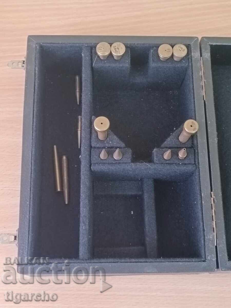 Cutia de instrumente a ceasornicarului cu preț 45.00 BGN | € 23.01 Cutia de instrumente a ceasornicarului cu preț 45.00 BGN | € 23.01