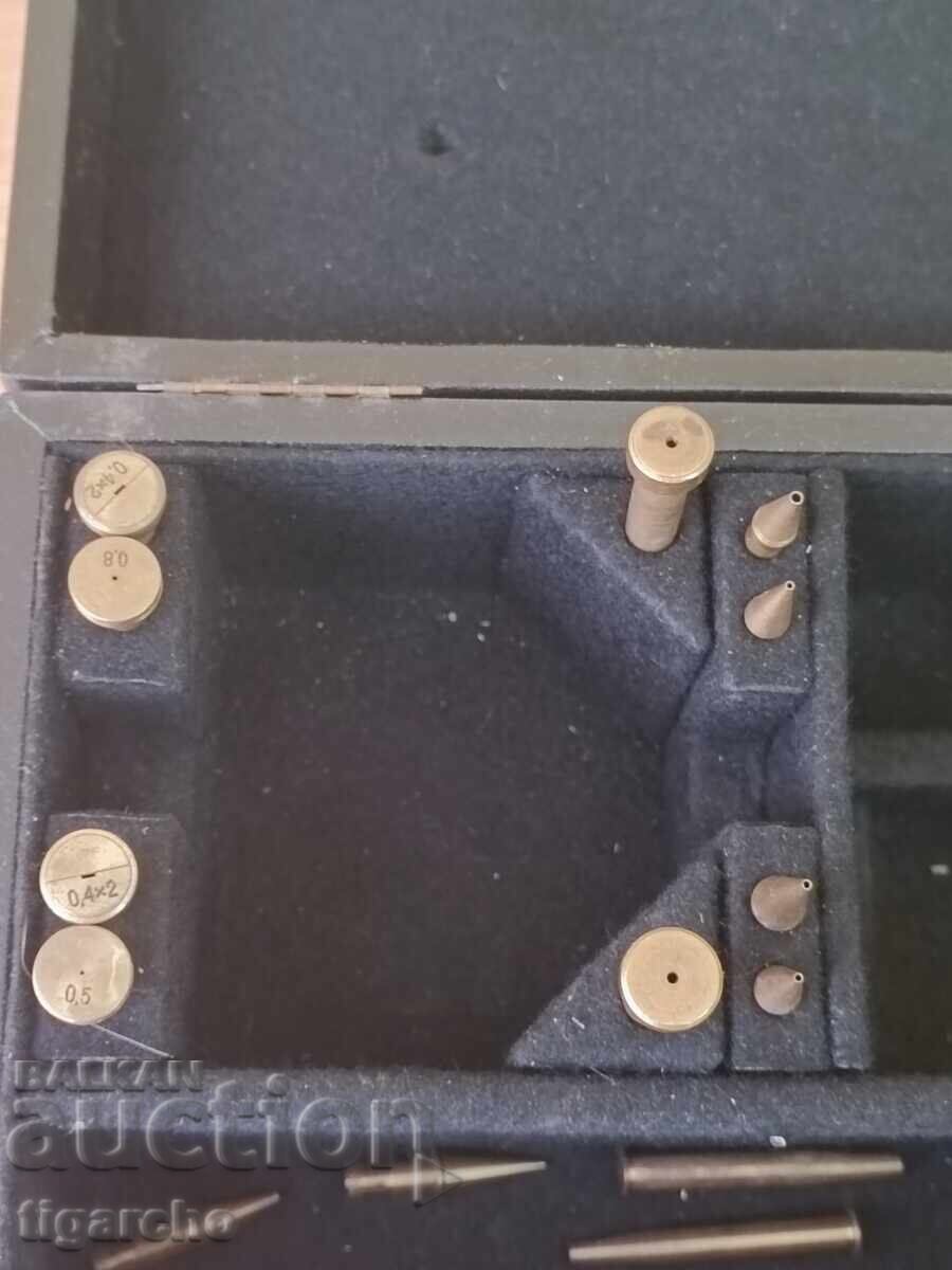 Cutia de instrumente a ceasornicarului Cutia de instrumente a ceasornicarului