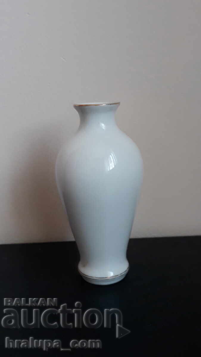 Μικρό πορσελάνινο βάζο διακοσμημένο με λουλούδια και πουλί, επιχρυσωμένο με τιμή 15.00 BGN | € 7.67 Μικρό πορσελάνινο βάζο διακοσμημένο με λουλούδια και πουλί, επιχρυσωμένο με τιμή 15.00 BGN | € 7.67