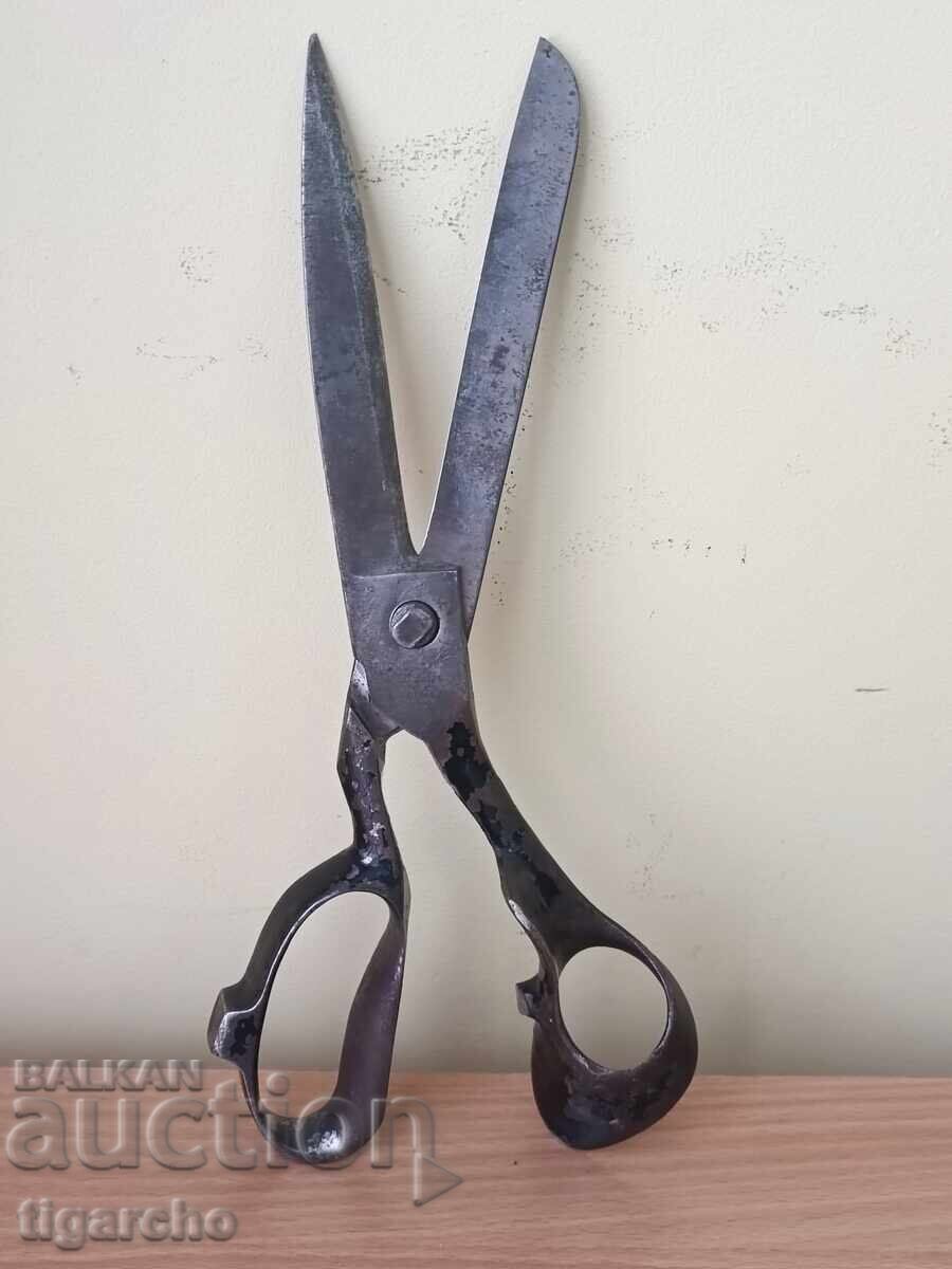 Foarfece vechi cu preț 35.00 BGN | € 17.90 Foarfece vechi cu preț 35.00 BGN | € 17.90