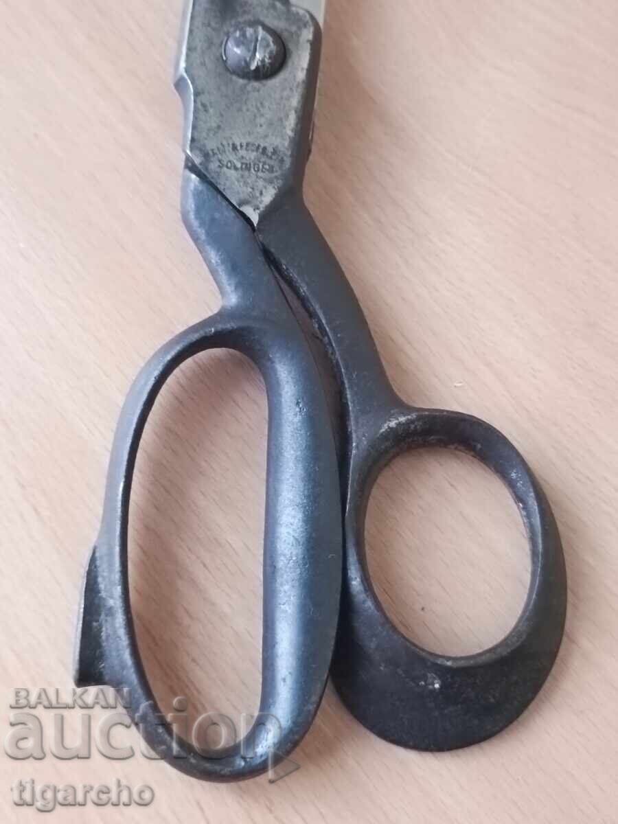 Стара ножица с цена 35.00 лв. | € 17.90 Стара ножица с цена 35.00 лв. | € 17.90