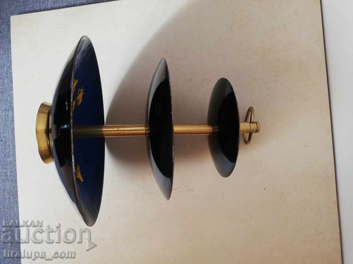 Delivery of Metal tray on three levels with embossed decoration