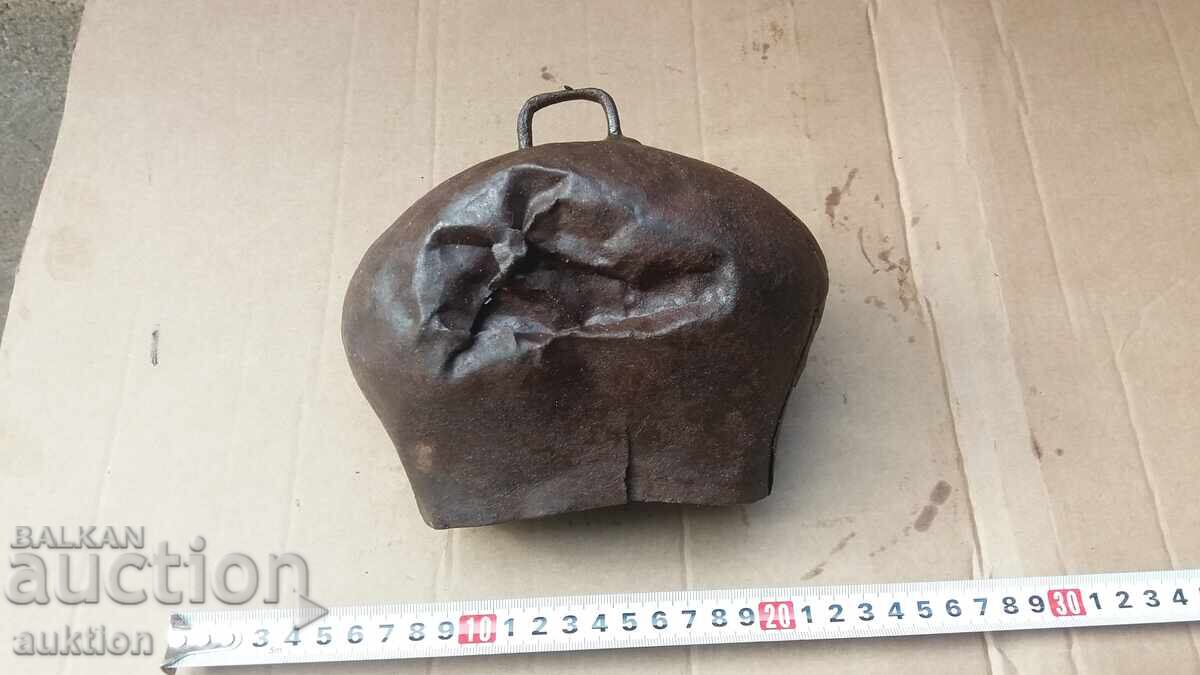 BĂTRÂN MASIV cu preț 4.99 BGN | € 2.55