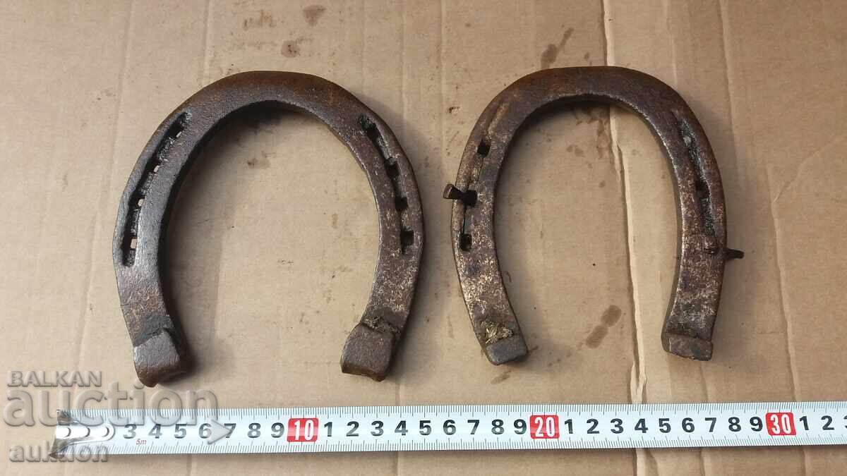 Auction LOT OF 2 FORGED HORSESHOES Auction LOT OF 2 FORGED HORSESHOES