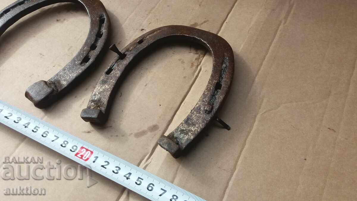 LOT OF 2 FORGED HORSESHOES - 5 LOT OF 2 FORGED HORSESHOES - 5