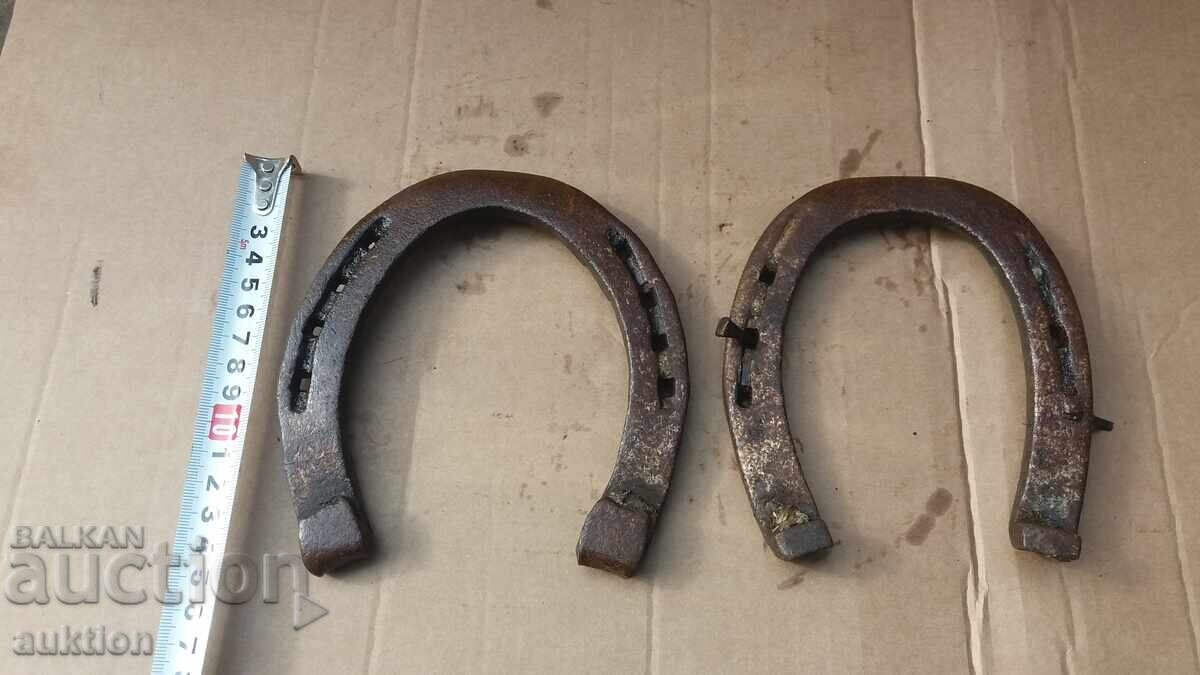 LOT OF 2 FORGED HORSESHOES - 7 LOT OF 2 FORGED HORSESHOES - 7