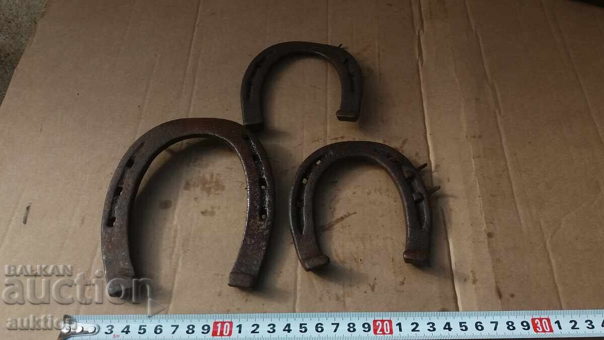 Auction LOT OF 3 FORGED HORSESHOES Auction LOT OF 3 FORGED HORSESHOES