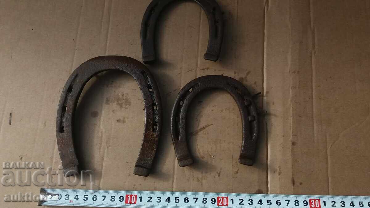 Delivery of LOT OF 3 FORGED HORSESHOES Delivery of LOT OF 3 FORGED HORSESHOES
