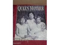 Regina Elisabeta a II-a Daily Mail The Queen Mother Intimate Portrait