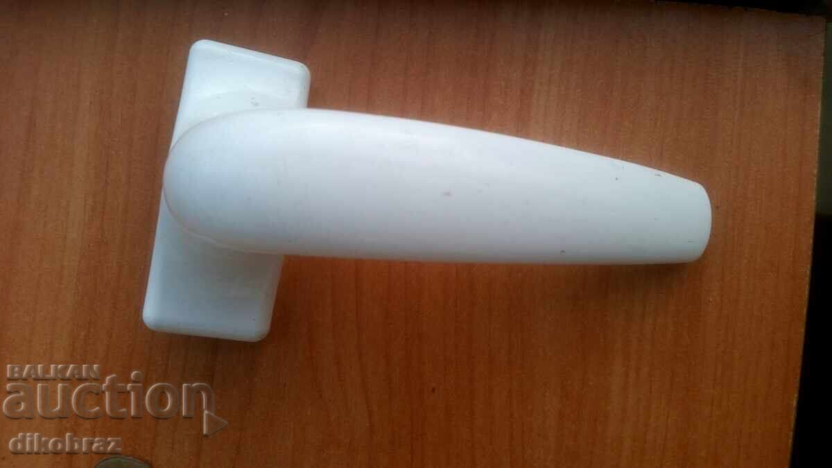 Λαβή για κουφώματα αλουμινίου και PVC - καινούργια με τιμή 5.00 BGN | € 2.56