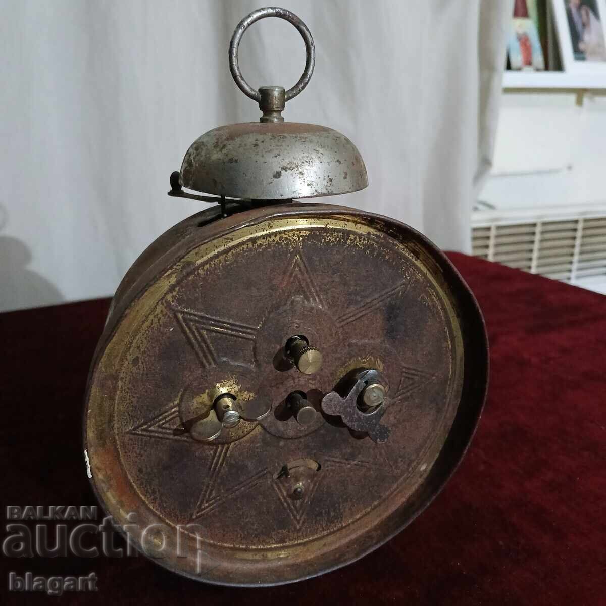 Доставка на Юнгханс, будилник работи