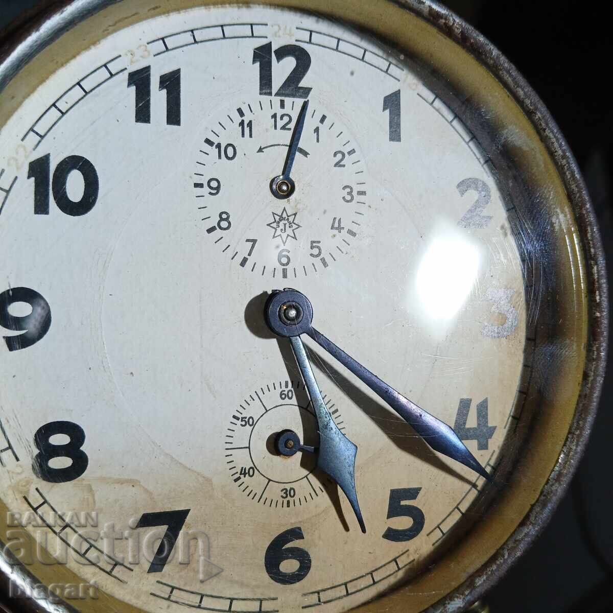 Junghans, το ξυπνητήρι λειτουργεί Junghans, το ξυπνητήρι λειτουργεί