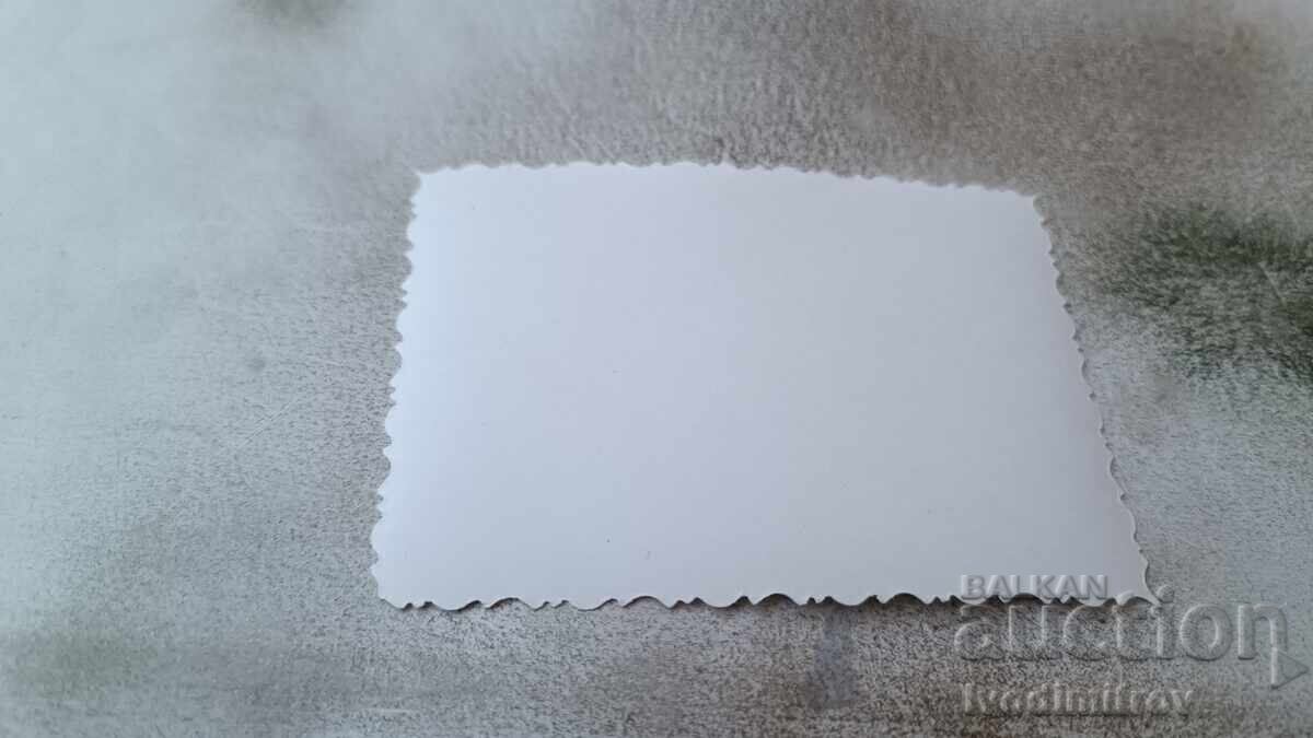 Снимка Момче с топка на брега на морето с цена 1.65 лв. | € 0.84 Снимка Момче с топка на брега на морето с цена 1.65 лв. | € 0.84