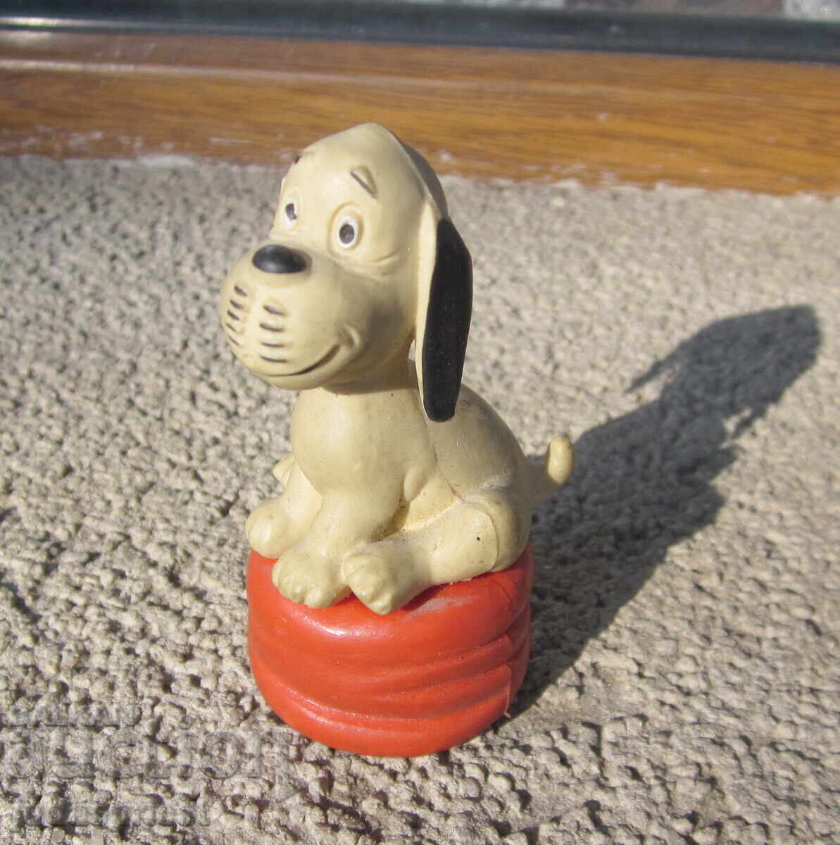 Δημοπρασία παλιό σκυλί με καουτσούκ με γερμανική σήμανση από τη Soca Δημοπρασία παλιό σκυλί με καουτσούκ με γερμανική σήμανση από τη Soca