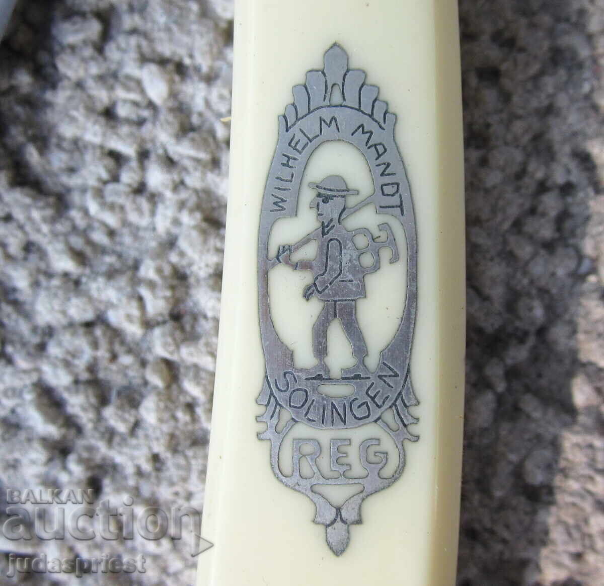 Δημοπρασία Αντίκα γερμανικό ξυράφι 2 κορώνα & σπαθί με κουτί Δημοπρασία Αντίκα γερμανικό ξυράφι 2 κορώνα & σπαθί με κουτί