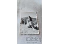 Photo Young girl in swimsuit sitting on the grass