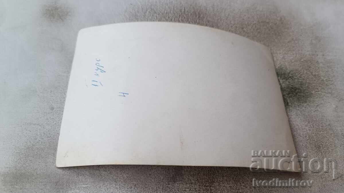 Foto: Fete aleargă într-o coloană una câte una cu preț 1.65 BGN | € 0.84 Foto: Fete aleargă într-o coloană una câte una cu preț 1.65 BGN | € 0.84