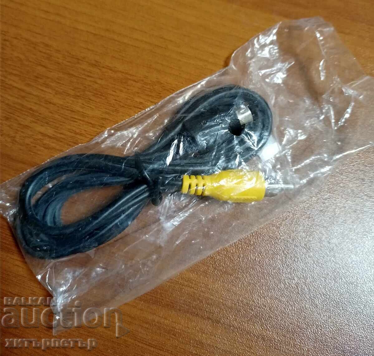 Livrarea Cablu adaptor Cinch la 5 pini?
