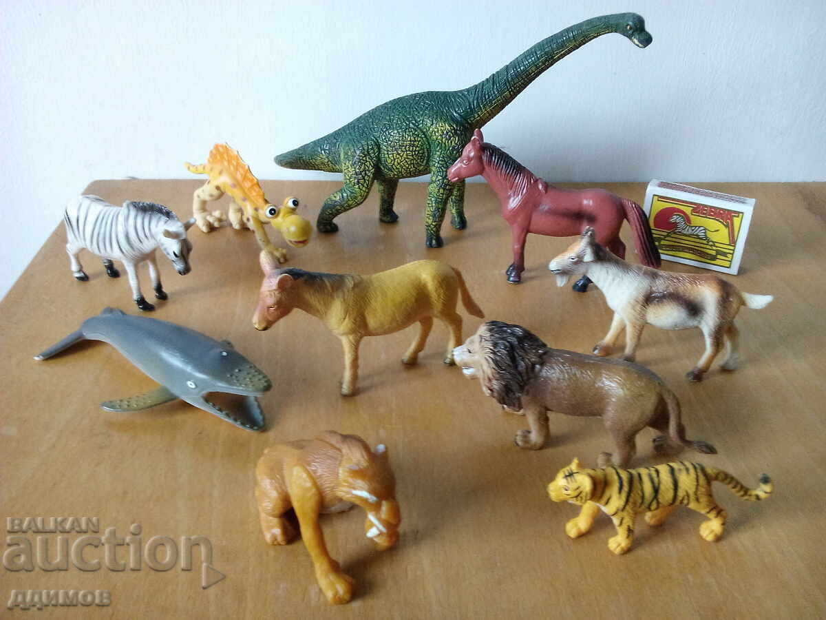 10 pieces of animal figurines with price 10.00 BGN | € 5.11