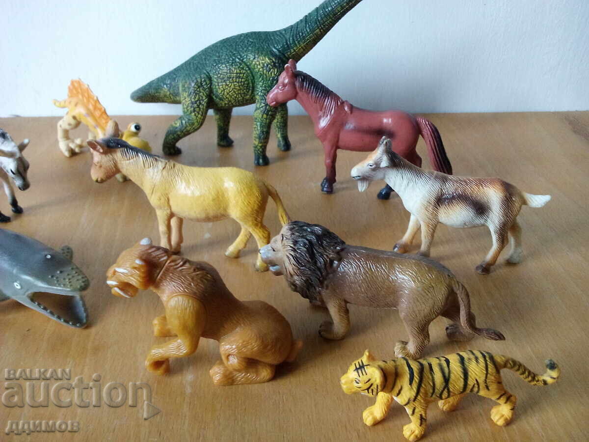 Delivery of 10 pieces of animal figurines